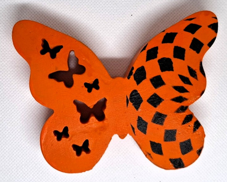 „Oranger Schmetterling mit Muster & Cut-outs“ – handgemacht & fröhlich verspielt 🧡🦋✨