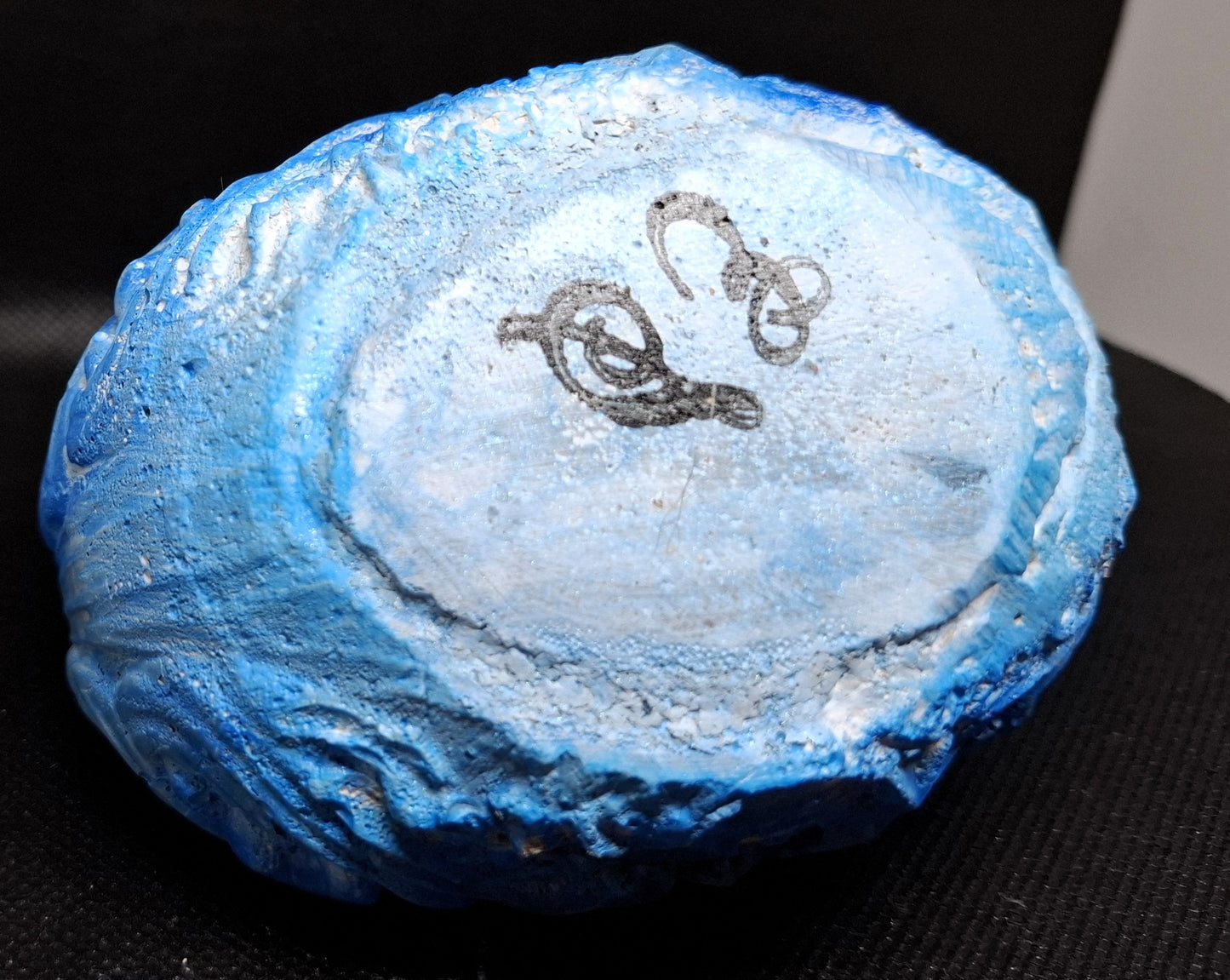 Mondschale „Sternennacht“ – handgegossen aus Beton